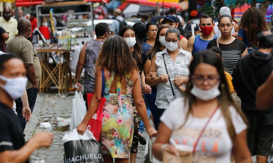Center primeiro dia de flexibilizacao do uso de mascaras ao ar livre no estado do rio de janeiro.2810212694