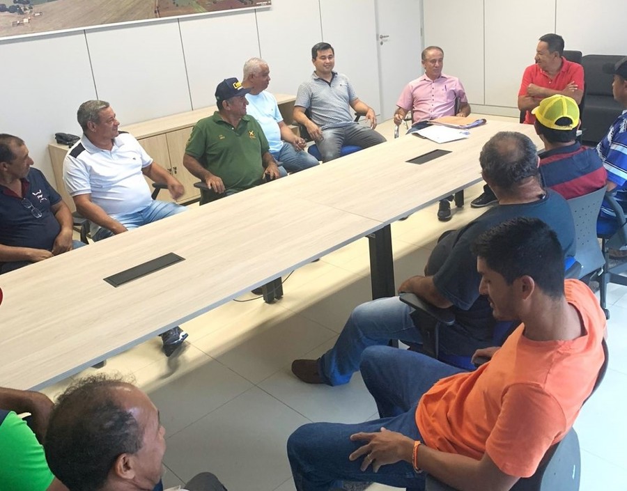 Center edinho reuni o comerciantes local