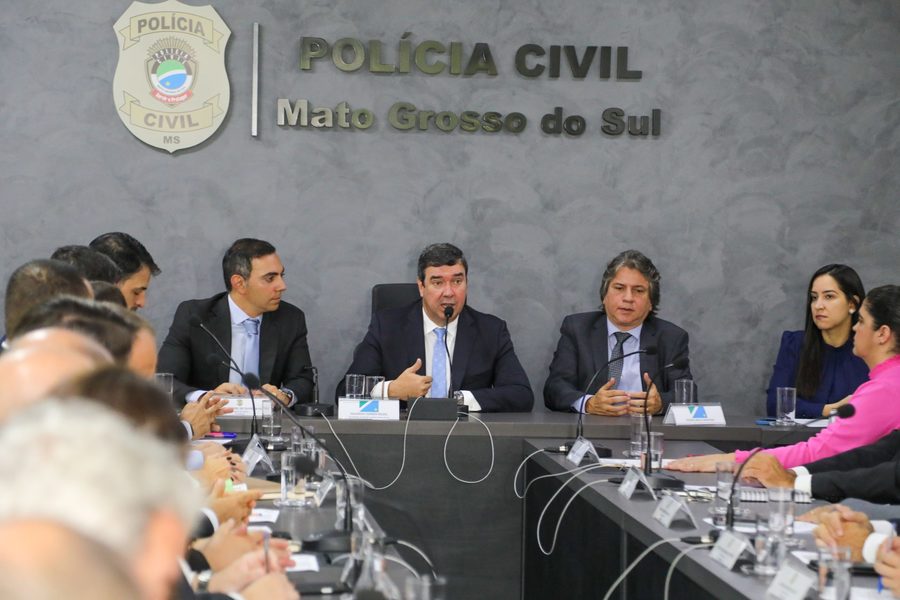 Center governador participa da reuniao do conselho superior da policia civil foto saul schramm 06 scaled