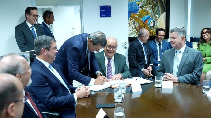 Center xxvga cf52aea70f29f53629165782d6e40a0e