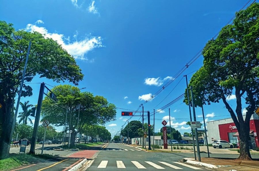 Center center 2d04facd acc0 4983 8d85 87f61072fbe1