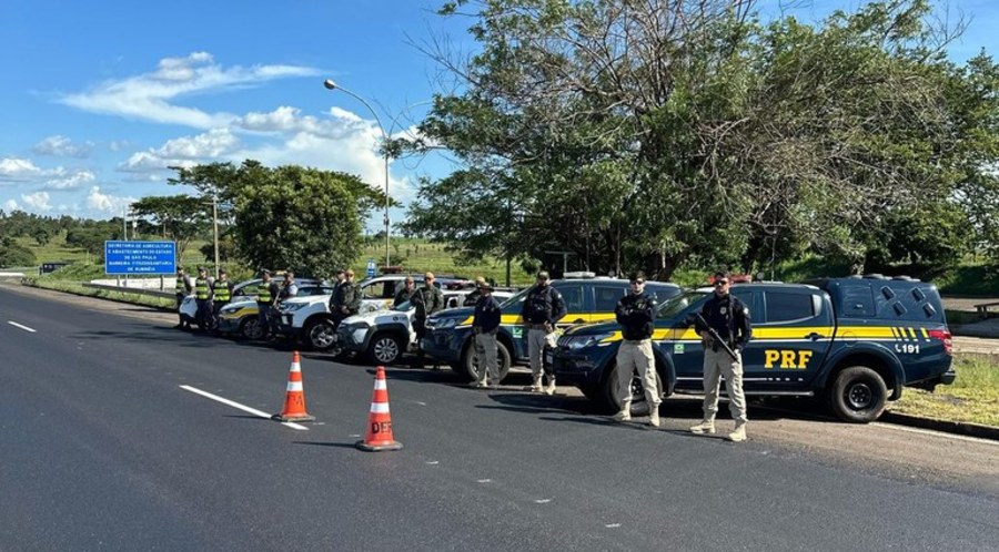 Center bacd207f 52ae 4771 aec0 105fc00f1ae1